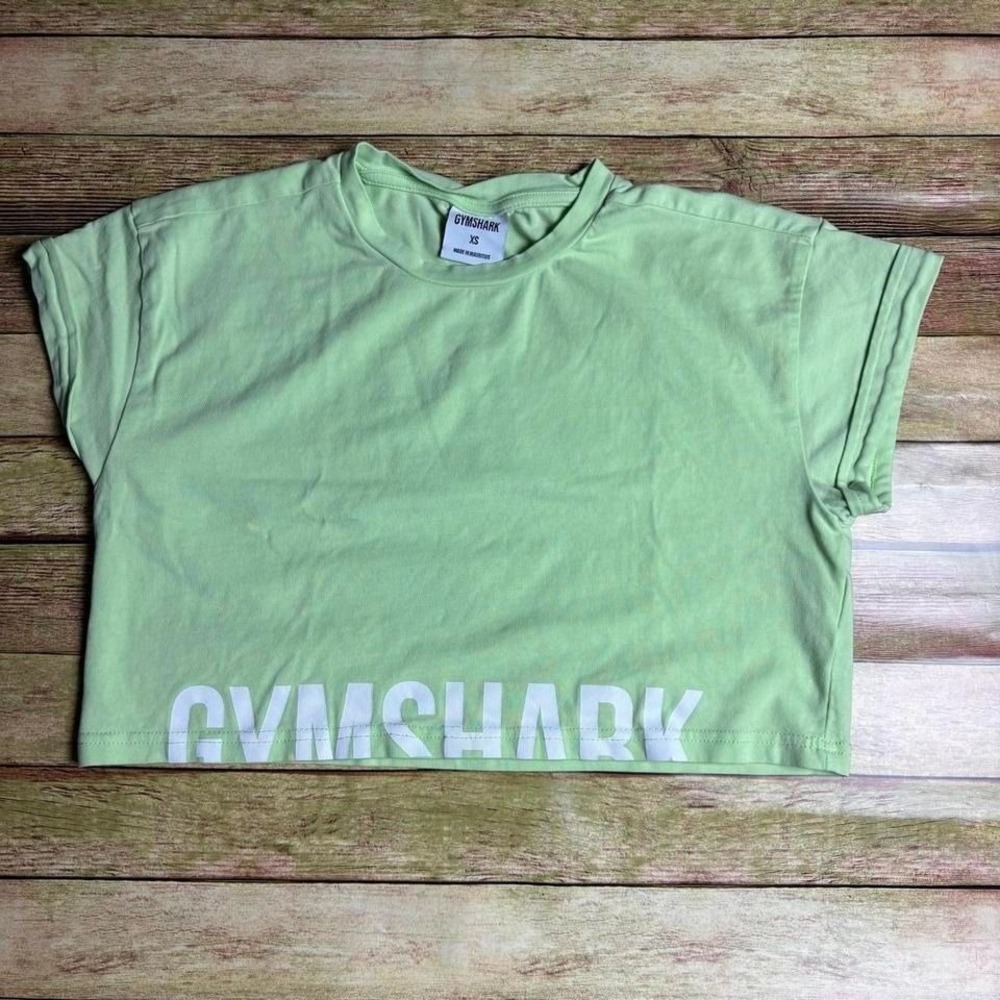Gymshark green‎ cropped activewear t-shirt